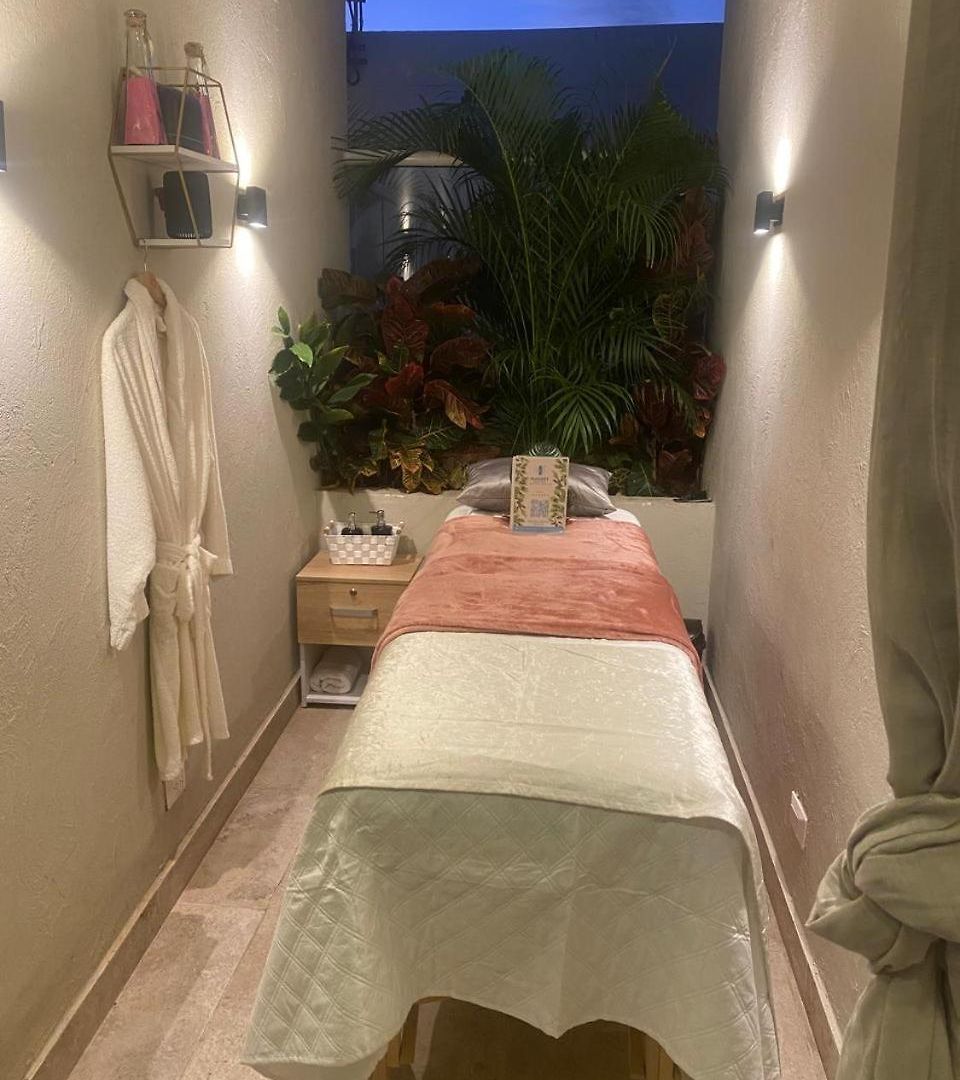 Dominique Cartagena, Beautiful 2 Bedroom * Cartagena