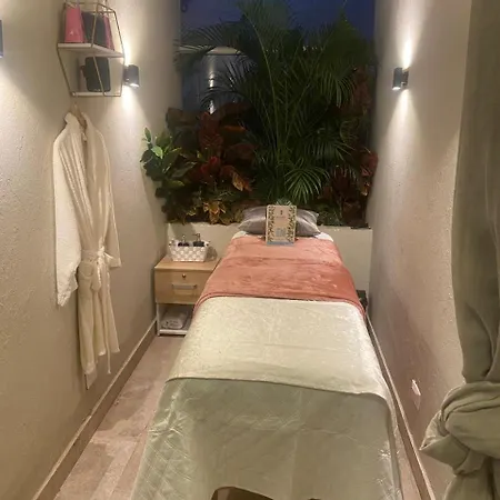 Dominique Cartagena, Beautiful 2 Bedroom * Cartagena