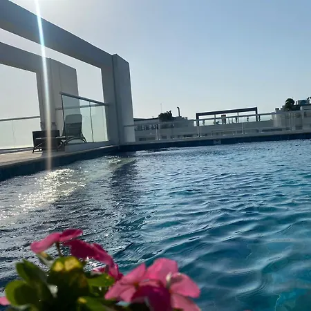 Dominique Cartagena, Beautiful 2 Bedroom