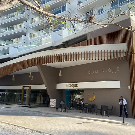 Dominique Cartagena, Beautiful 2 Bedroom Apartamento